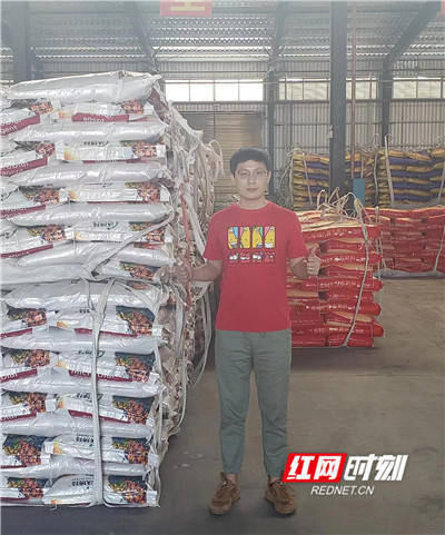 奋斗者•正青春｜彭瑞芳：端稳“中国人饭碗”做新EMC易倍 EMC易倍体育型肥料“小巨人”(图1)
