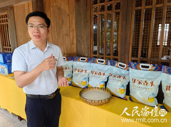 【民族EMC易倍 EMC易倍体育团结党旗红】快评 党建引擎助力民族地区阔步前行(图2)