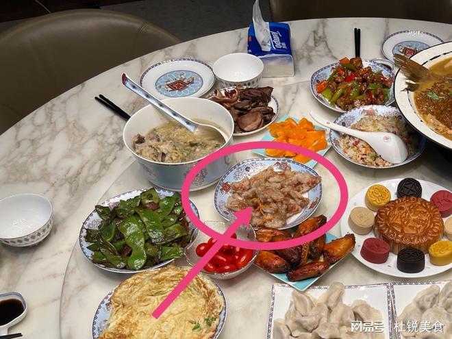 贾乃亮晒中秋家宴满满家乡味网EMC易倍 EMC易倍体育友：一看就是东北人看馋了(图4)
