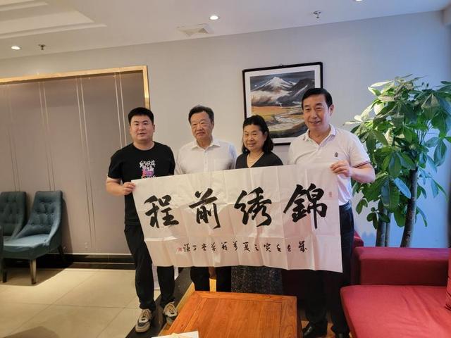 胡辣汤进京“南北通吃”杨凤花EMC易倍 EMC易倍体育献艺以解乡愁——周口“非遗”胡辣汤进京交流侧记(图2)