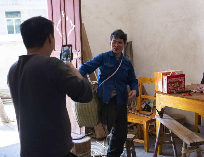 “小马云”范小勤：从“万人追EMC易倍 EMC易倍体育捧”到“无人问津”他经历了什么(图3)