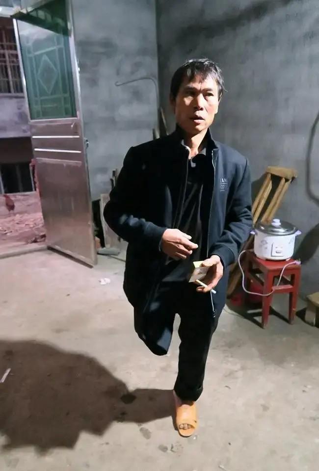 “小马云”范小勤：从“万人追EMC易倍 EMC易倍体育捧”到“无人问津”他经历了什么(图2)