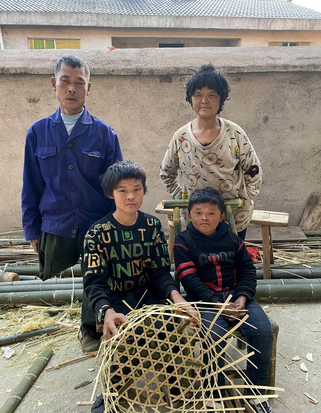 “小马云”范小勤：从“万人追EMC易倍 EMC易倍体育捧”到“无人问津”他经历了什么(图4)