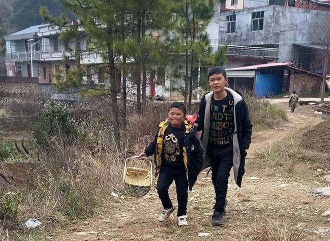 “小马云”范小勤：从“万人追EMC易倍 EMC易倍体育捧”到“无人问津”他经历了什么(图9)