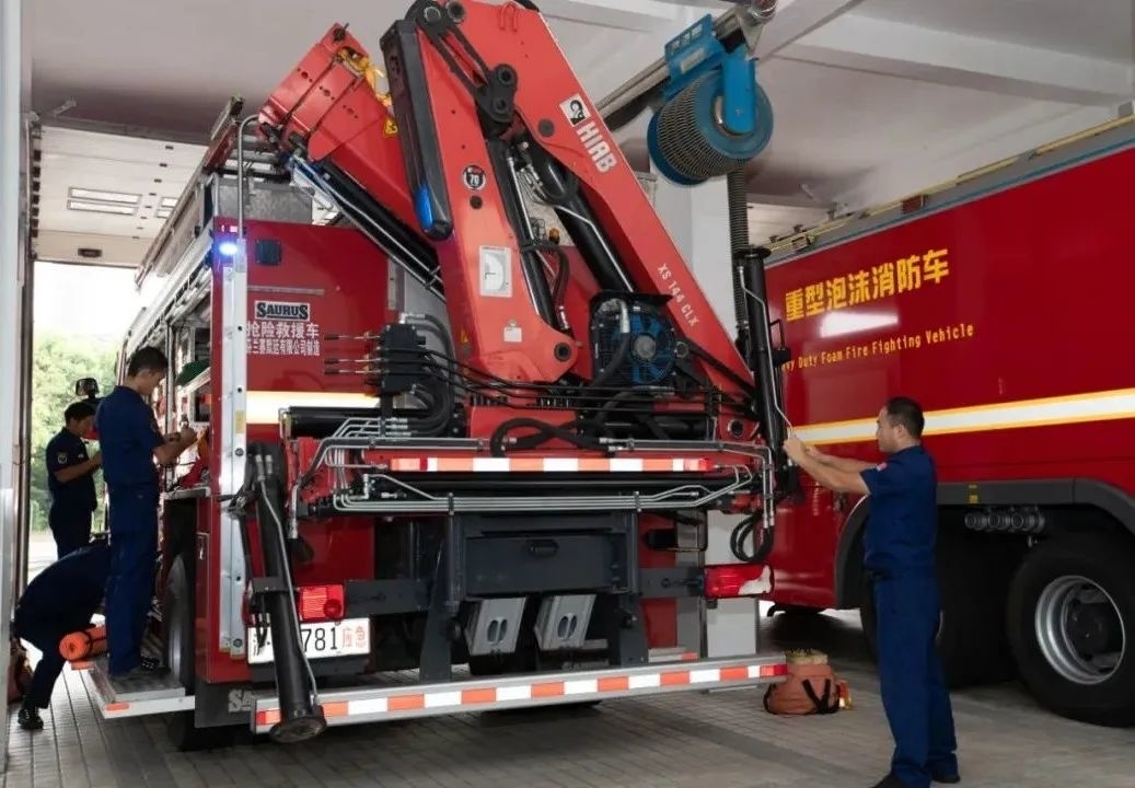 台风“梅花”或EMC易倍 EMC易倍体育“硬刚”上海！金山各方“汛”速响应严阵以待！(图5)