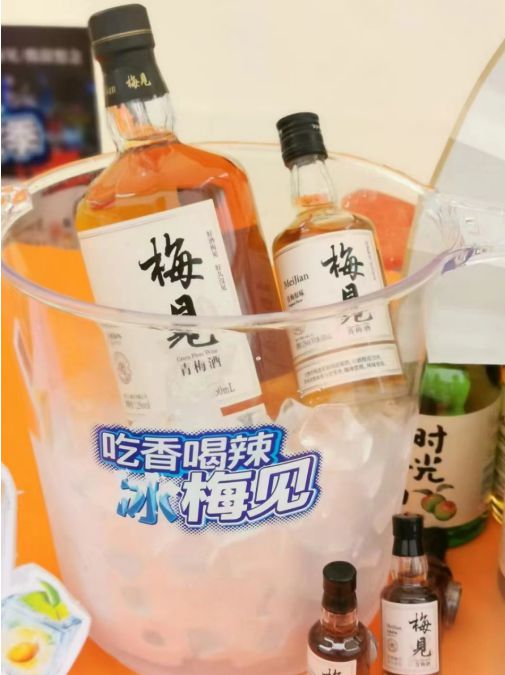 EMC易倍 EMC易倍体育潮流市集、时装走秀、美食互动……周末青秀“金秋奇妙夜”等你来嗨！(图13)