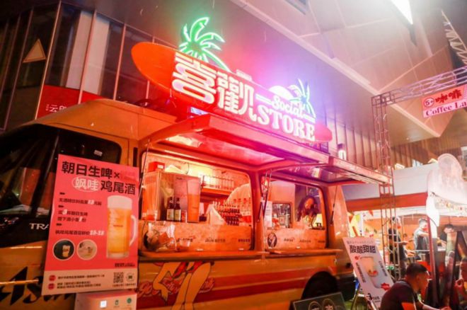 EMC易倍 EMC易倍体育潮流市集、时装走秀、美食互动……周末青秀“金秋奇妙夜”等你来嗨！(图8)