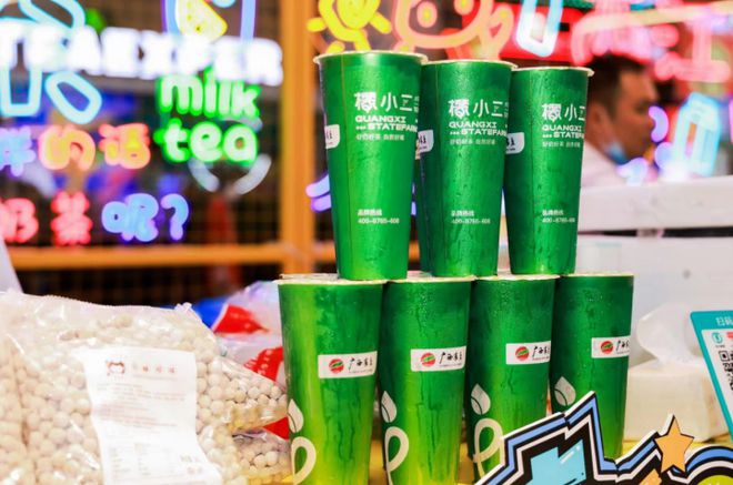 EMC易倍 EMC易倍体育潮流市集、时装走秀、美食互动……周末青秀“金秋奇妙夜”等你来嗨！(图5)