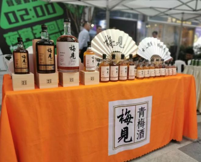 EMC易倍 EMC易倍体育潮流市集、时装走秀、美食互动……周末青秀“金秋奇妙夜”等你来嗨！(图12)