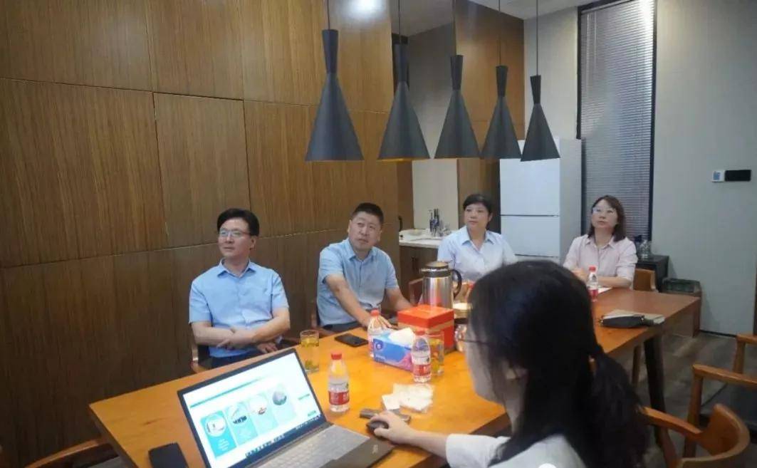 EMC易倍 EMC易倍体育助力会员企业发展—扬州中小企业协会领导赴生物科技、芯片测试等科技公司调研(图2)